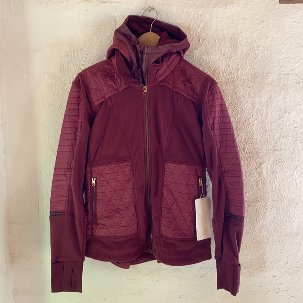NWT Wineberry fleecy keen III  Lululemon size 10